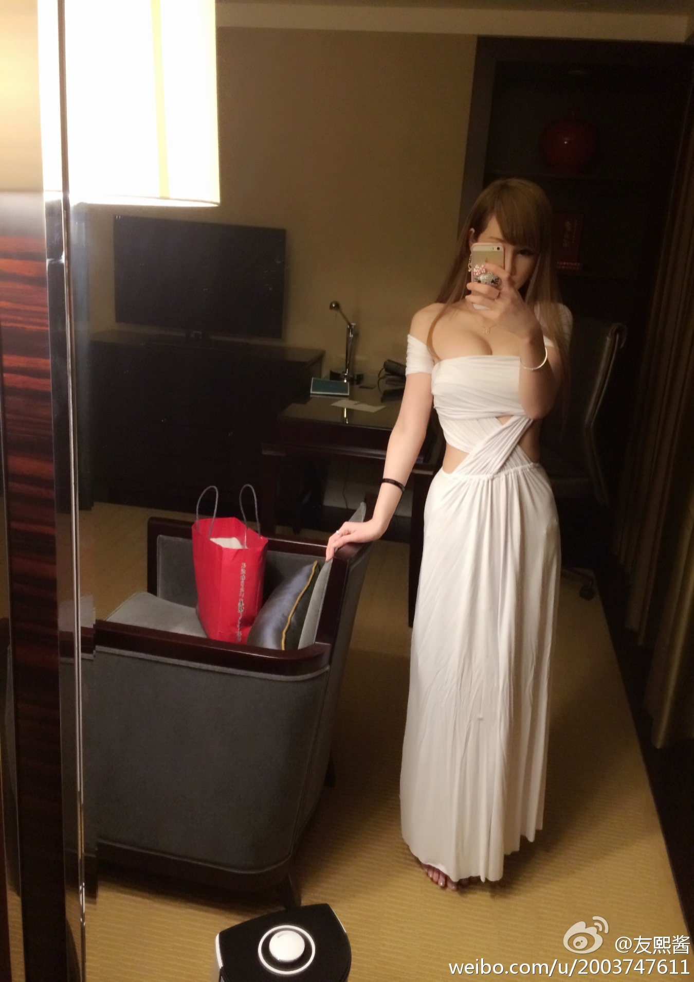 G罩美胸 火爆的辣子 友熙酱 微博自拍破解私密图片 1